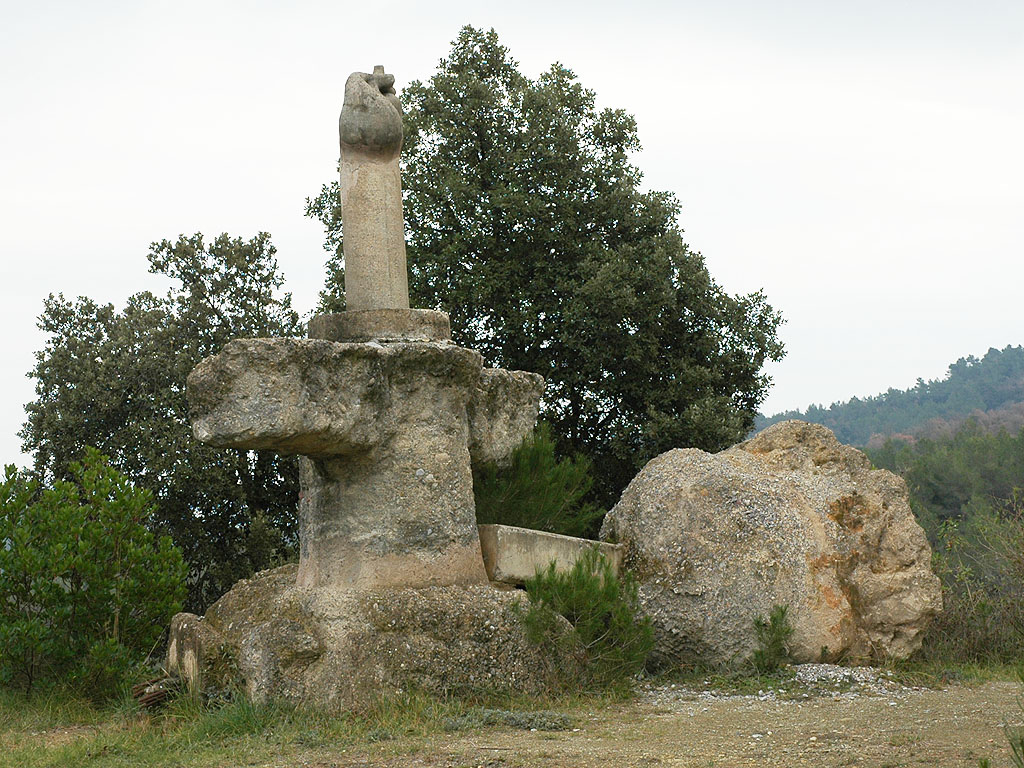 Penediment de la creu [2]