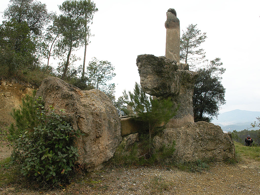 Penediment de la creu [4]